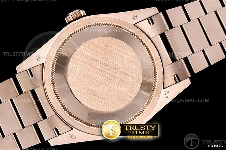 0427 RDD0219E – DayDate 36mm RelaxedFit 695